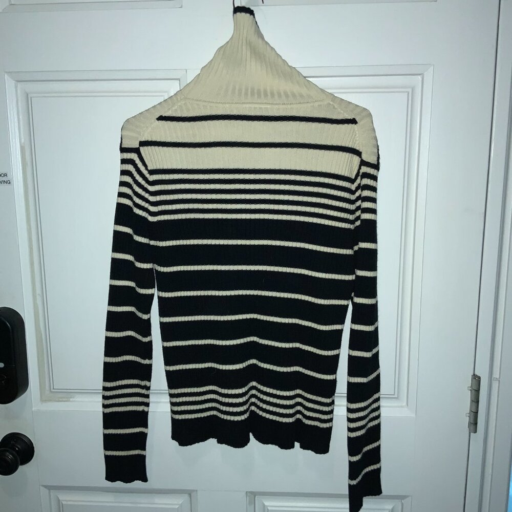 sweater - Picture 3 of 3